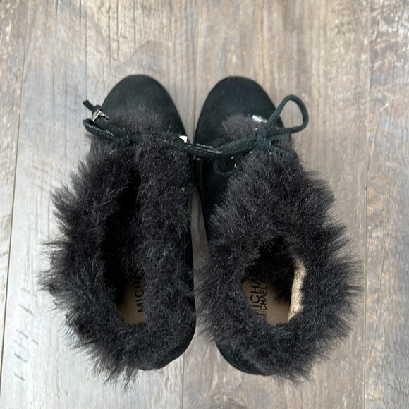 Michael Kors Carlie Faux Fur Lace Up Suede - Picture 3 of 7